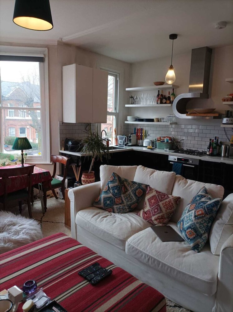 Elegant and Quirky 2BD Flat - Kensal Rise