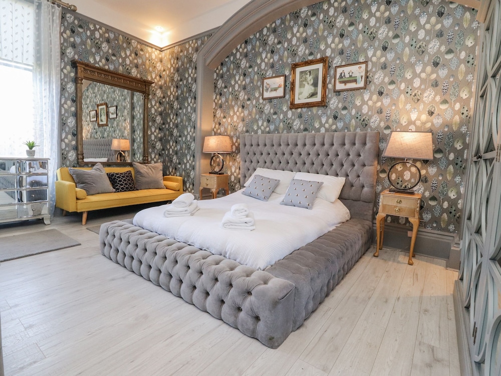 Ismay Billiard Room Apartment - Titanic Interest