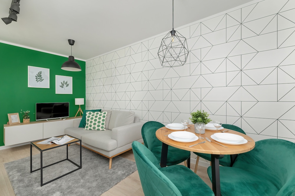 Katowice Vacations - White and Green Apartment by Renters - Property Image 4