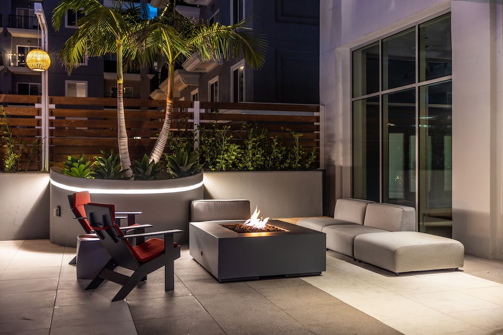 @marbella Lane - Chic 2BR Penthouse w/ Ocean Views