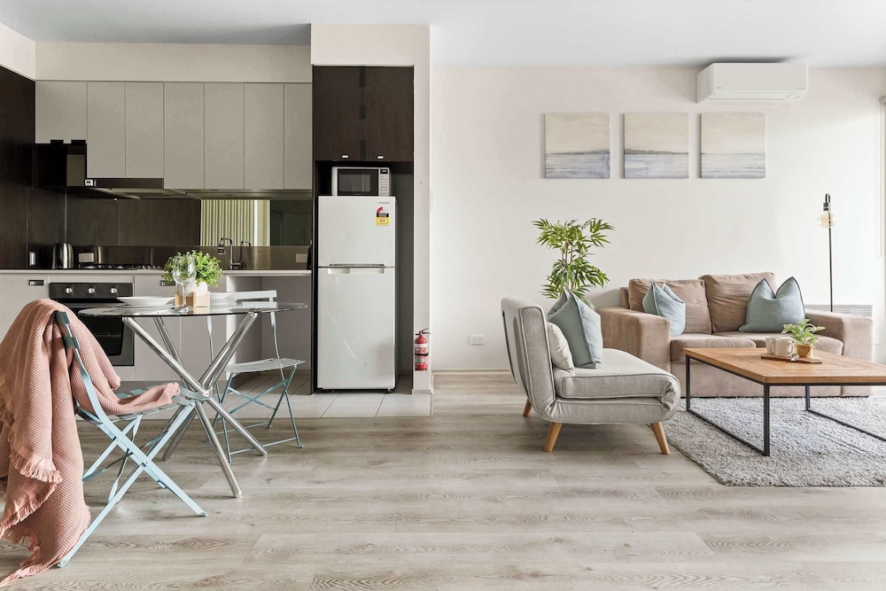 A Cozy Apt Near to Flemington Races, Free Parking
