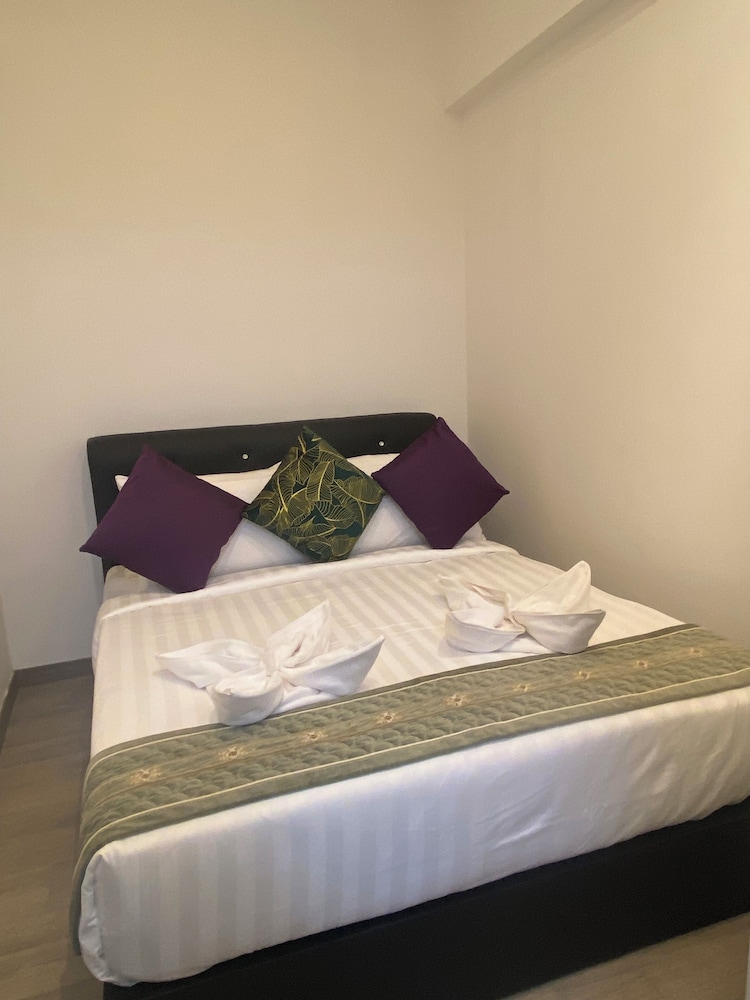 AGILE Infinity Suites TRX By AR