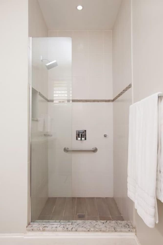 Wag Water Villa, Ocho Rios 3BR