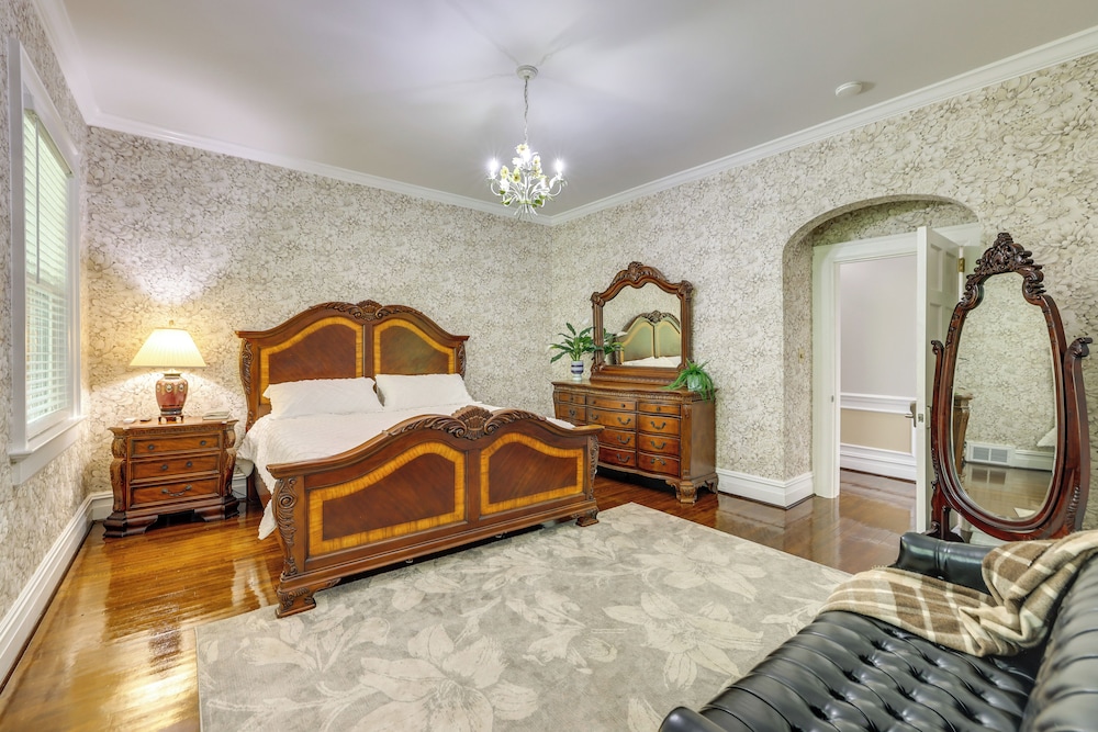 Home on Sprawling Estate, 6 Mi to Dtwn Spartanburg