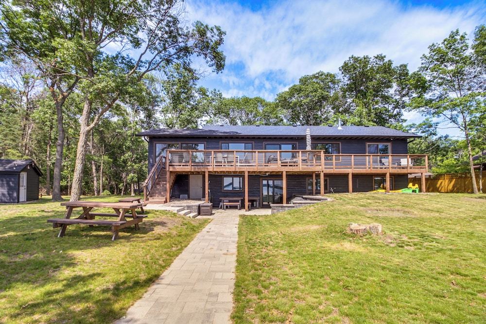Private Beach & Dock: White Sand Lake Retreat!