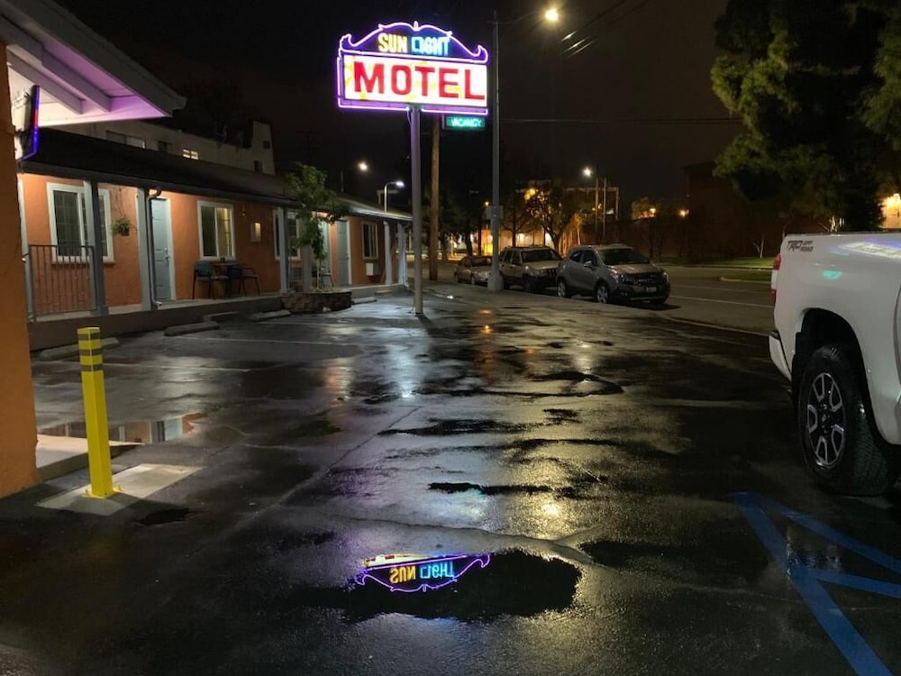 Sunlight Motel