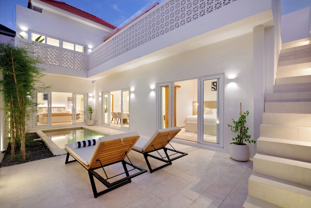 Villa Bora Berawa