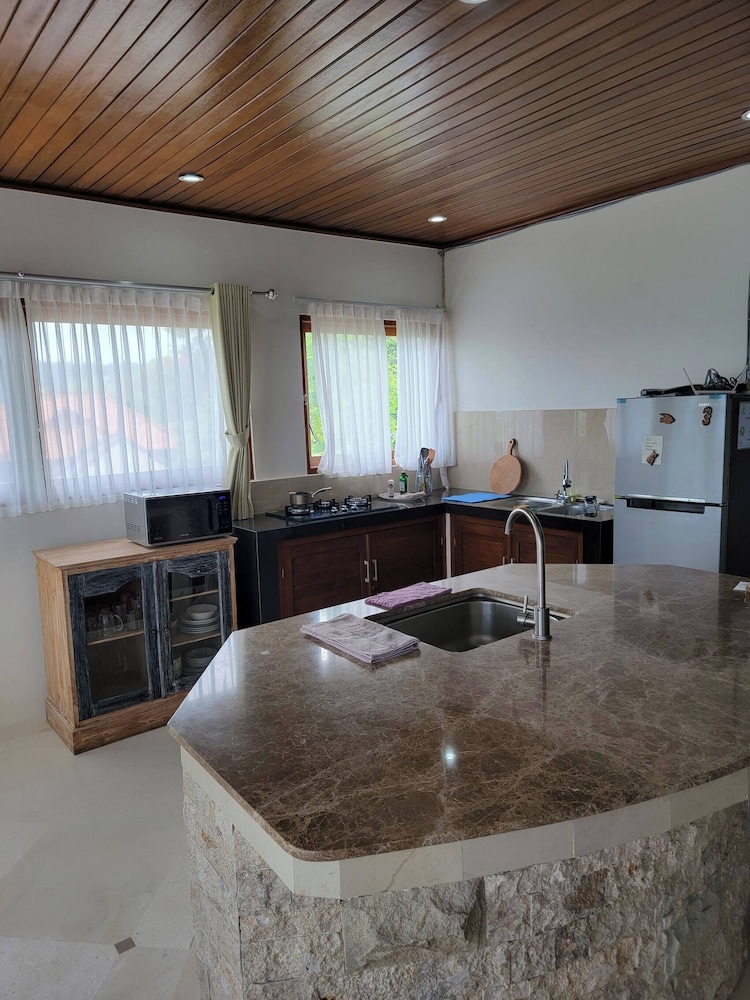 Uluwatu 3 Bed Luxury Villa-pool-magic Ocean Views