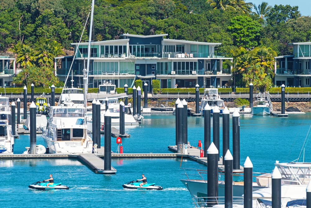 Pavillion 17 - Waterfront Spacious 4 Bedroom With Own Inground Pool And Golf Buggy