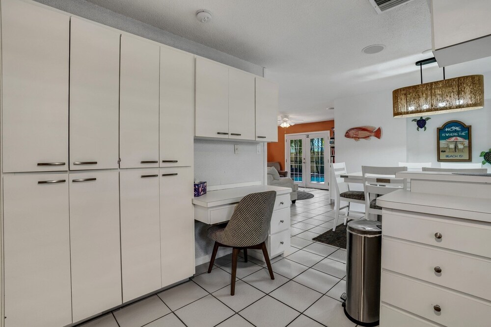 Welcome To Paradise - A Weekly Beach Rental 3 Bedroom Home by RedAwning - Image 3