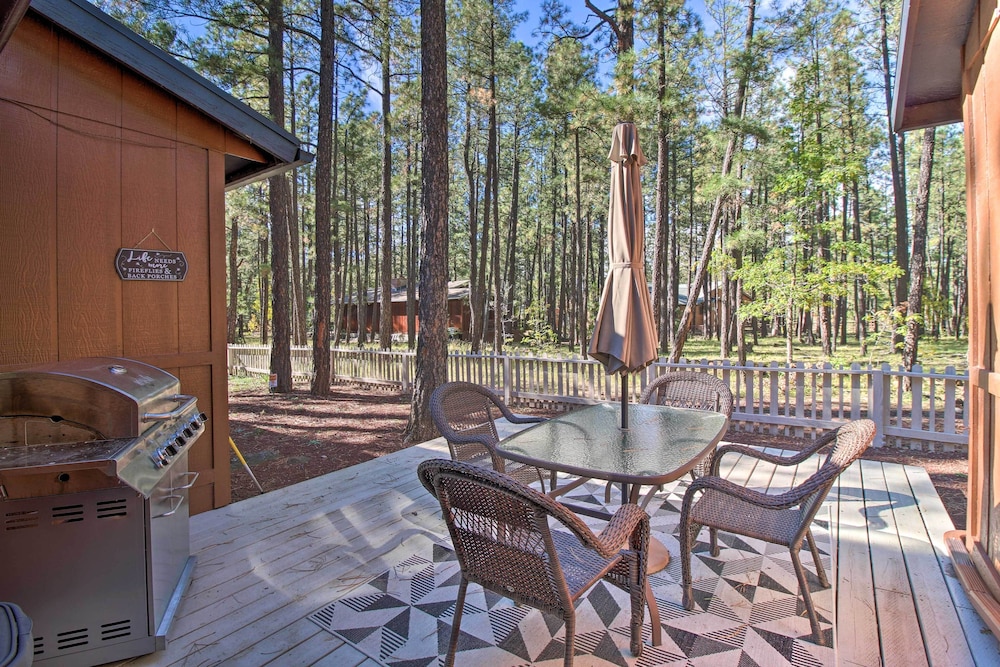 Fireplace, Deck & Grill: Pinetop Cabin Rental! view 5