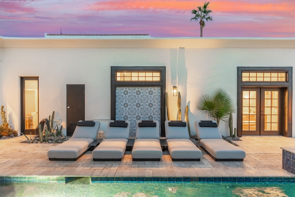 The Casa Del Sol Experience - Old Town Villa