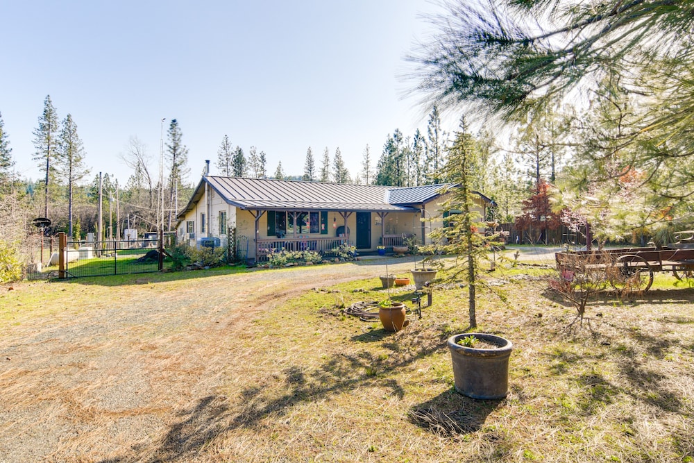 Quiet Challenge-brownsville Home Near Collins Lake view 4