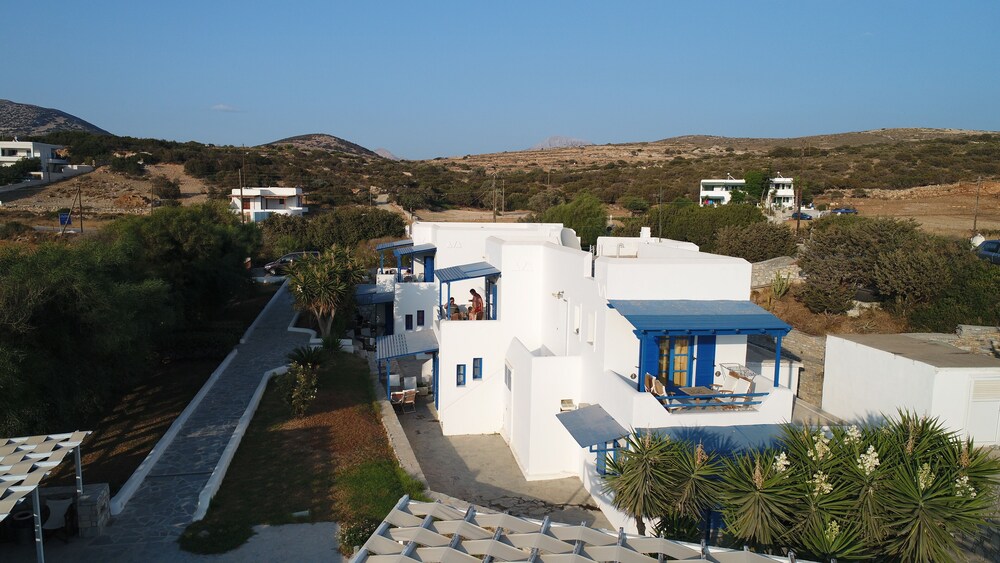 Aeraki Studios & Apartments