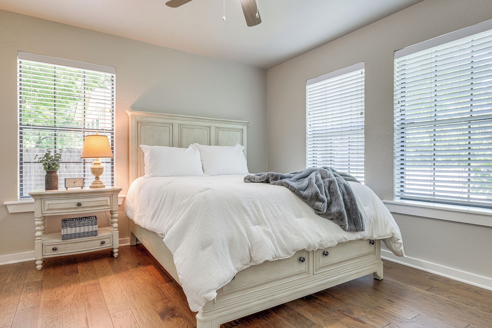 3 Mi to Boerne Lake: Getaway w/ Deck & Yard!