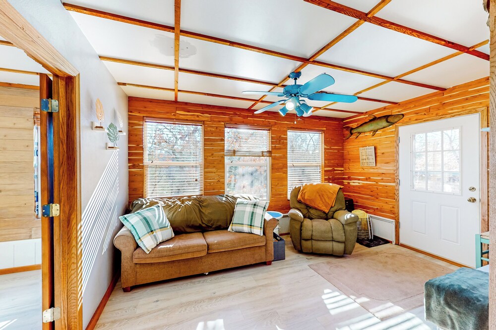 Relax at 'the Cove' Waterfront Getaway