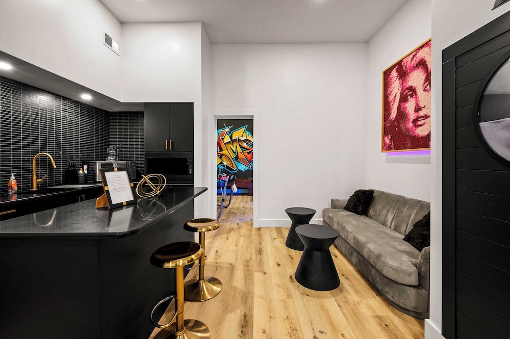 Firefly Mountain Suites Sleeps 36 Indoor Pool, Hot Tub, Game Room, Playground