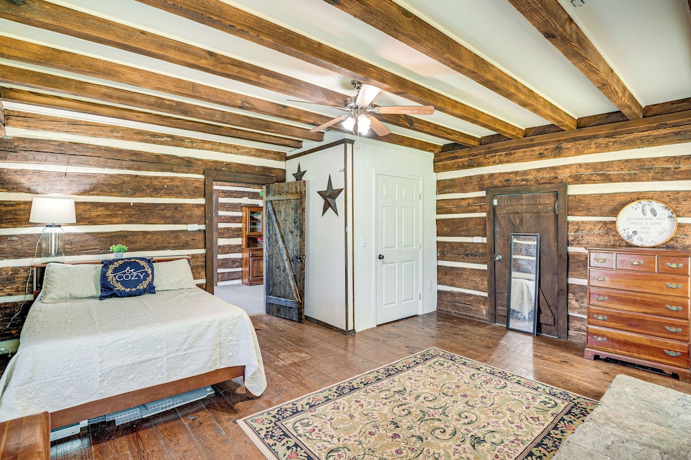 6 Mi to Scottsboro: Apt w/ Furnished Porch
