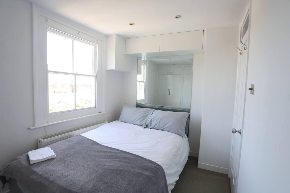 Beautiful Grade 2 Listed Cottage in Rye view 3