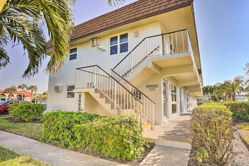 Marco Island Condo ~ 1 Mi to the Beach! view 5