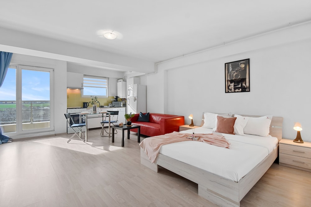 Studio Flat in Airport Residence view 2