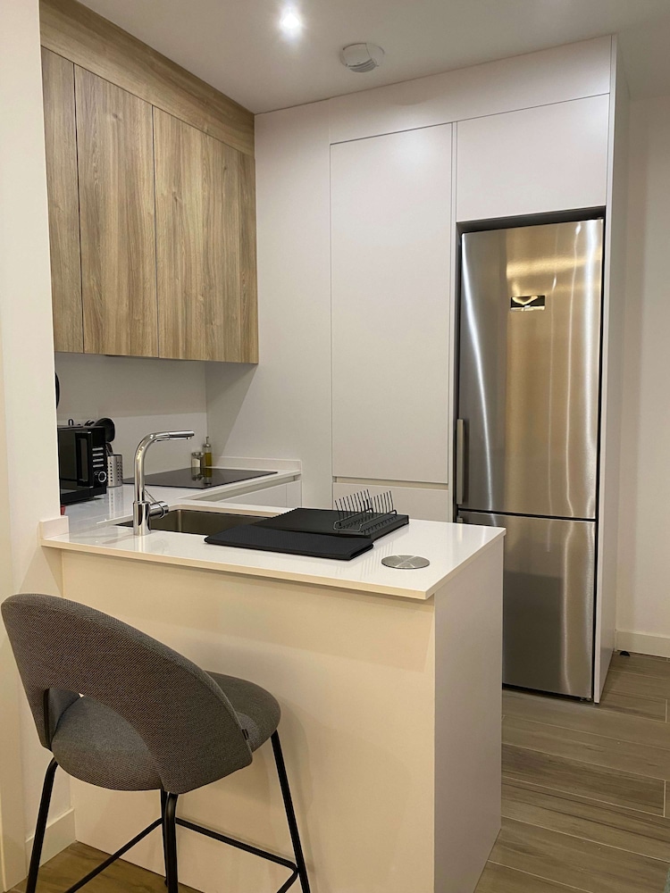 w Warm Modern 1BR Apartment in Chueca