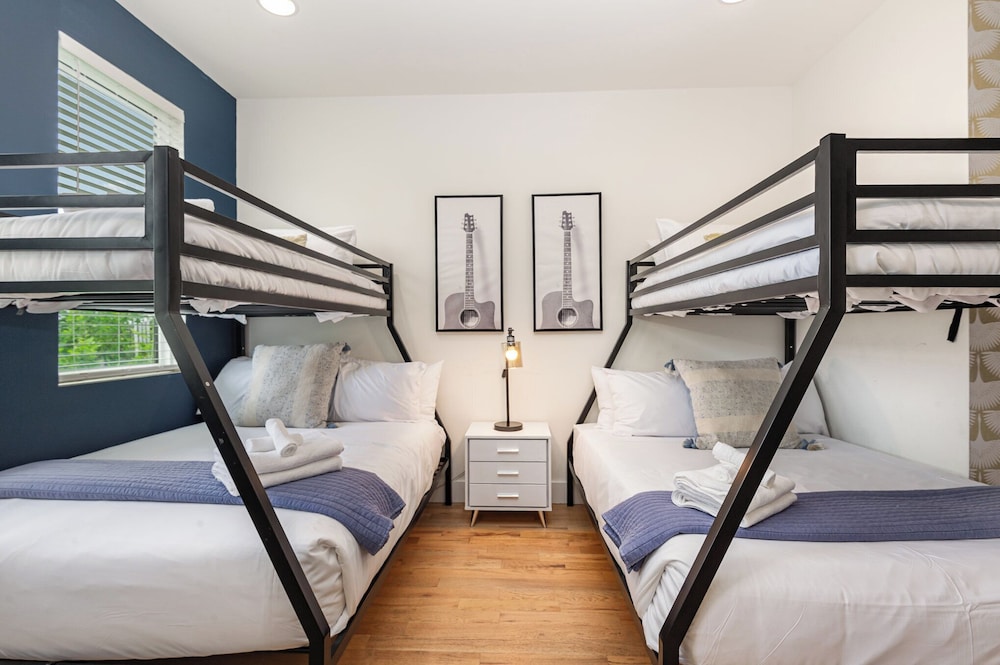 Citrine-private Patio & Balcony-near Germantown