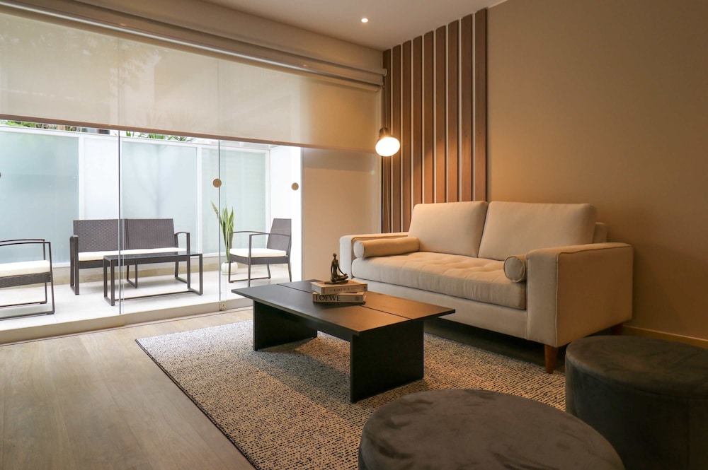 w Stunning 1BR Near Malecon in Barranco