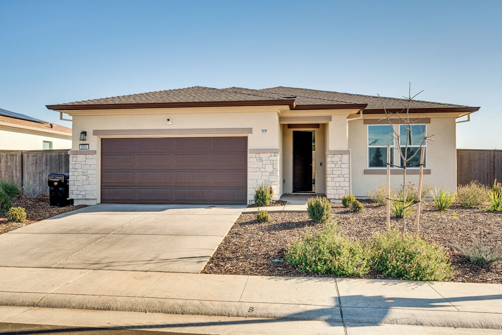 15 Mi to Dtwn Sacramento: Newly Built Home!