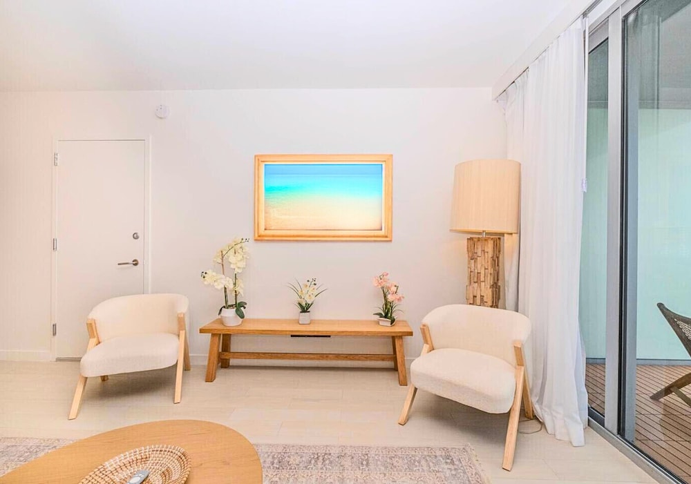 Luxury Ocean Views Apt 1208