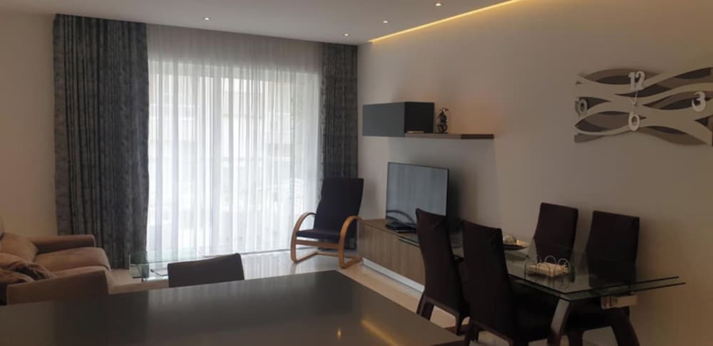 Eivissa Apartment - Spacious Accommodation