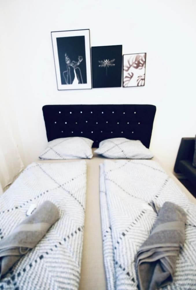 Cozy 3BR Apartment Near Augarten Park