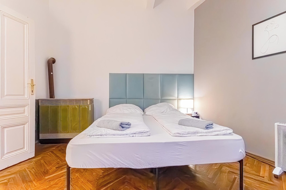 Elegant 1BR Apt Steps from Praterstern