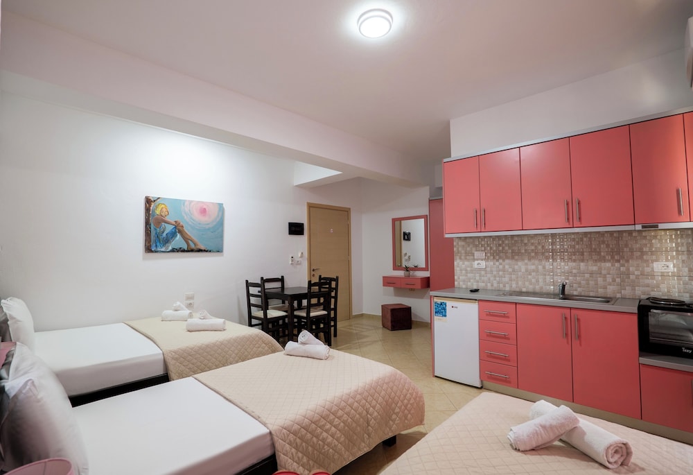 Atlantis Hotel & Apartments