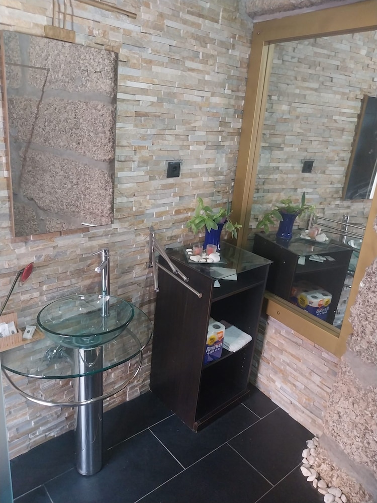 Serra da Estrela Seven Rooms 3 Suites Villa In s
