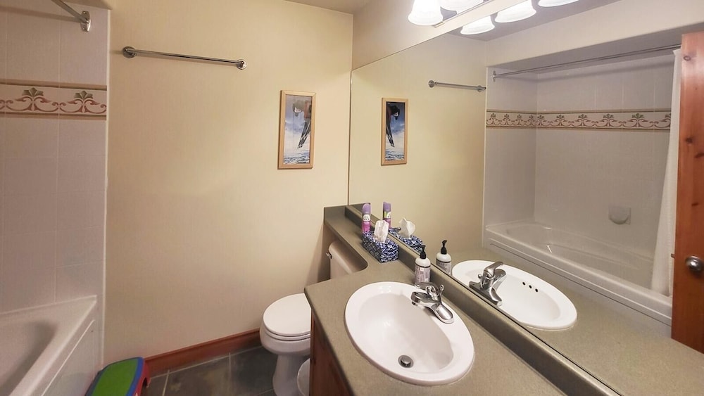 Sun Peaks Vacations - Timberline Village 46 4 Bedroom Home - Property Image 16