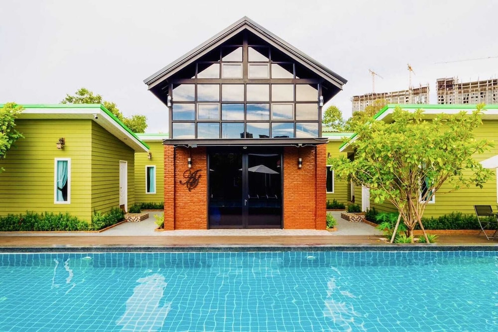 Sky hip resort jomtean pattaya