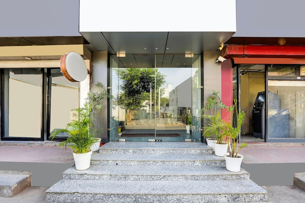 Stylish Stays Near Isbt Dehradun