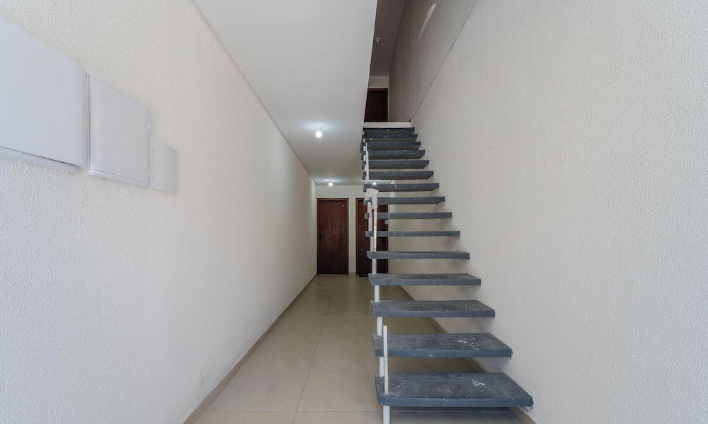 Apt w/ 1 Bedroom and Air Conditioning Irn0103