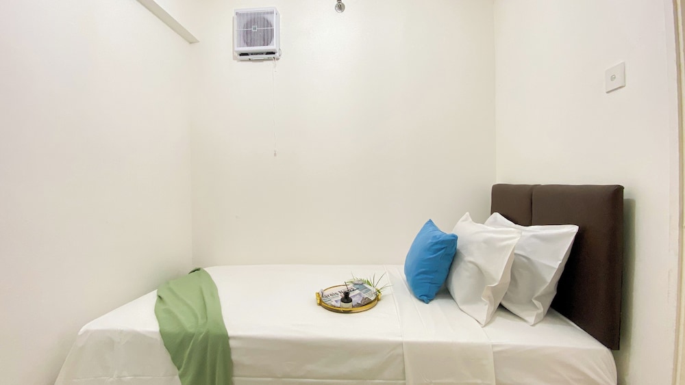 Relaxing And Homey 2Br At Bassura City Apartment