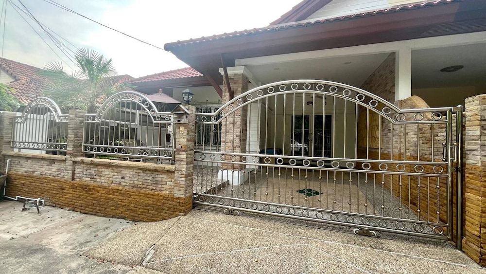 Valley 40 - 2 bdr Private Villa Near Phuket Town view 4