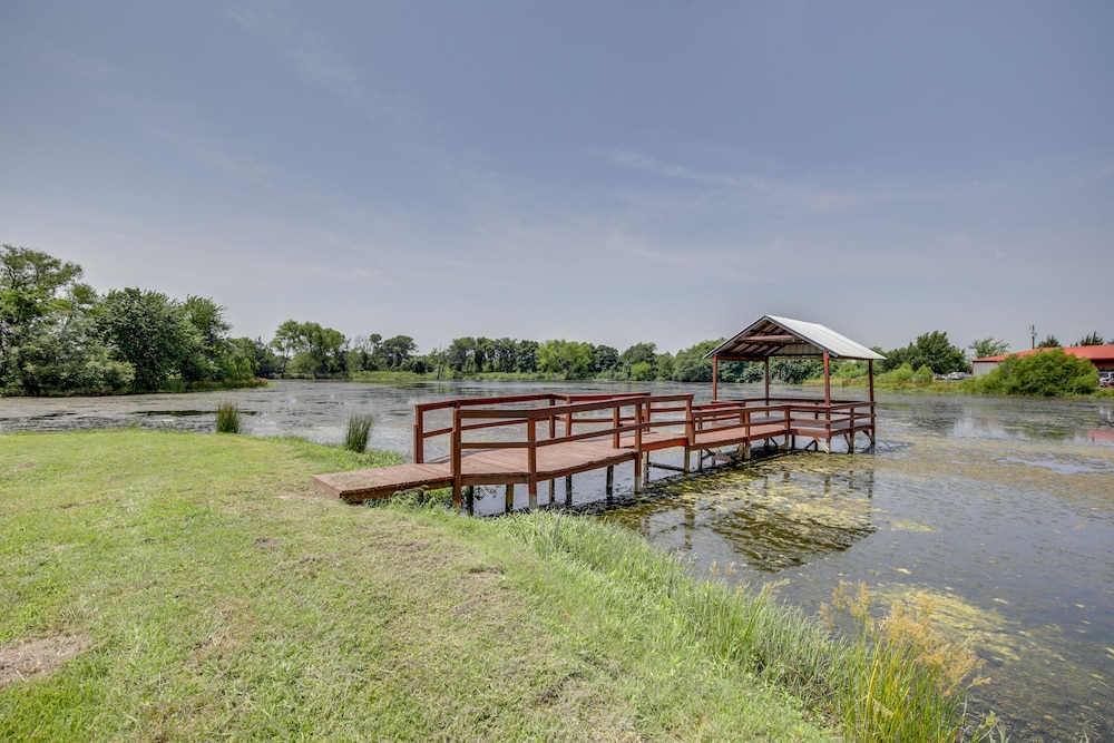 Spacious Kemp Home w/ Private Pool & Guest House! view 2