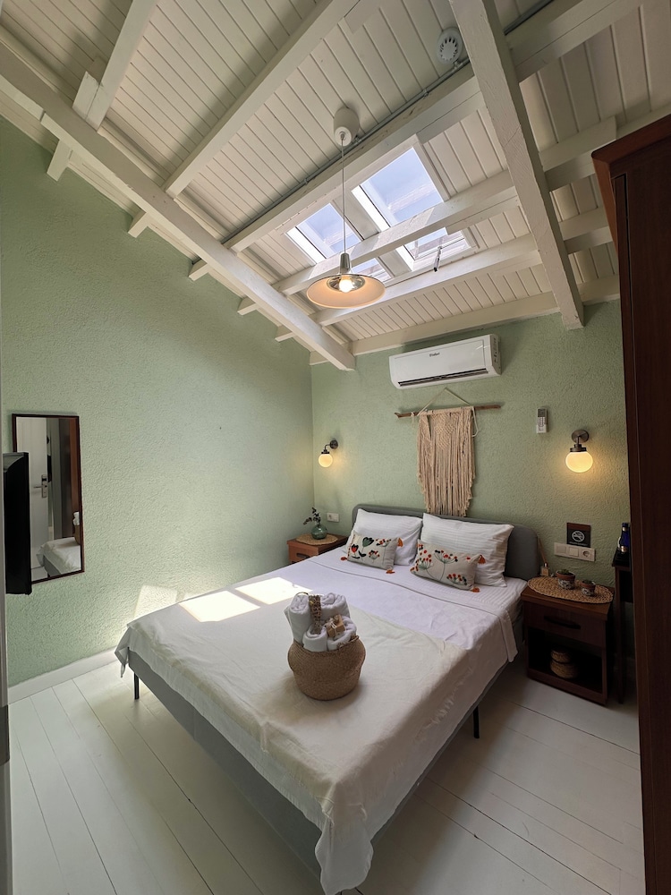 Hanole Macaron Guest House