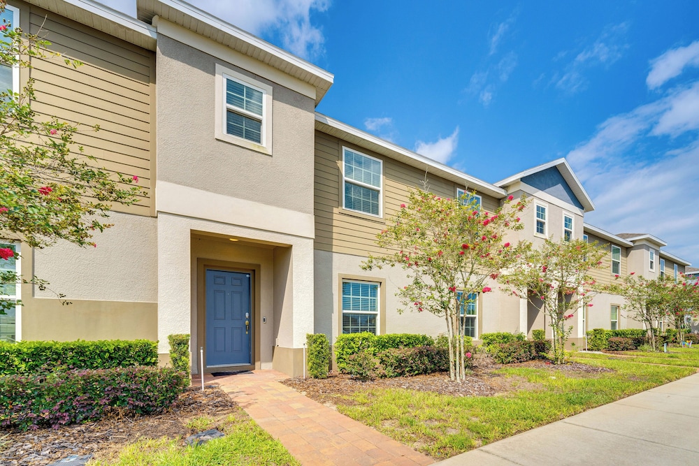12 Mi to Disney Parks: Townhome w/ Pool Access! view 3