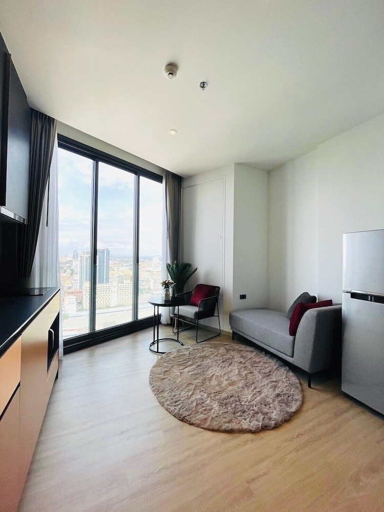 Sea View Edge Central Pattaya