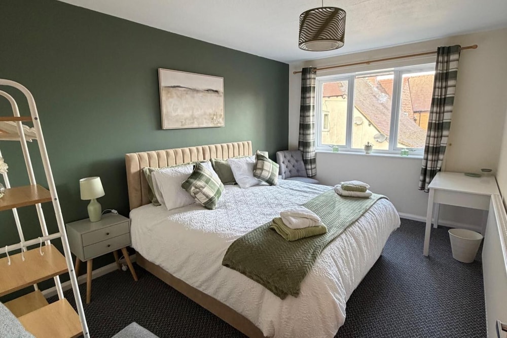 Meriden Apartment Retreat - Sleeps 7 - Near Nec