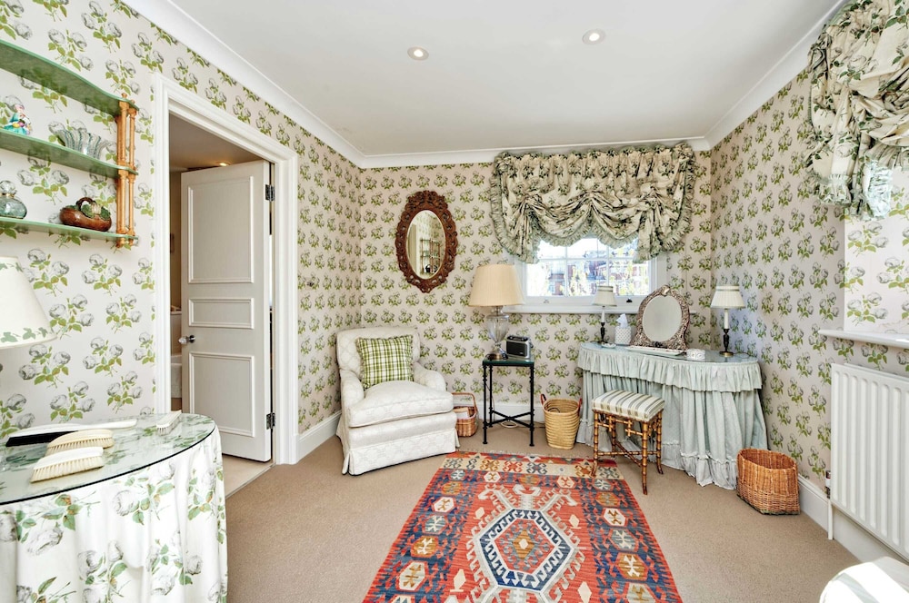 Beautiful & Spacious, 2 Bed in South Kensington