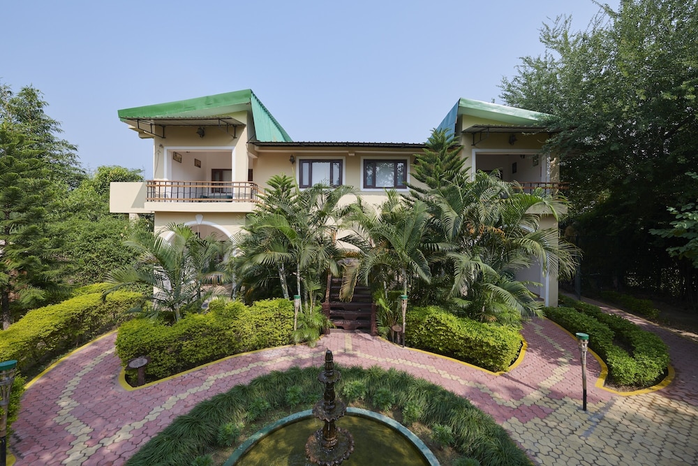 Aacorn Hideaway Resort & Spa