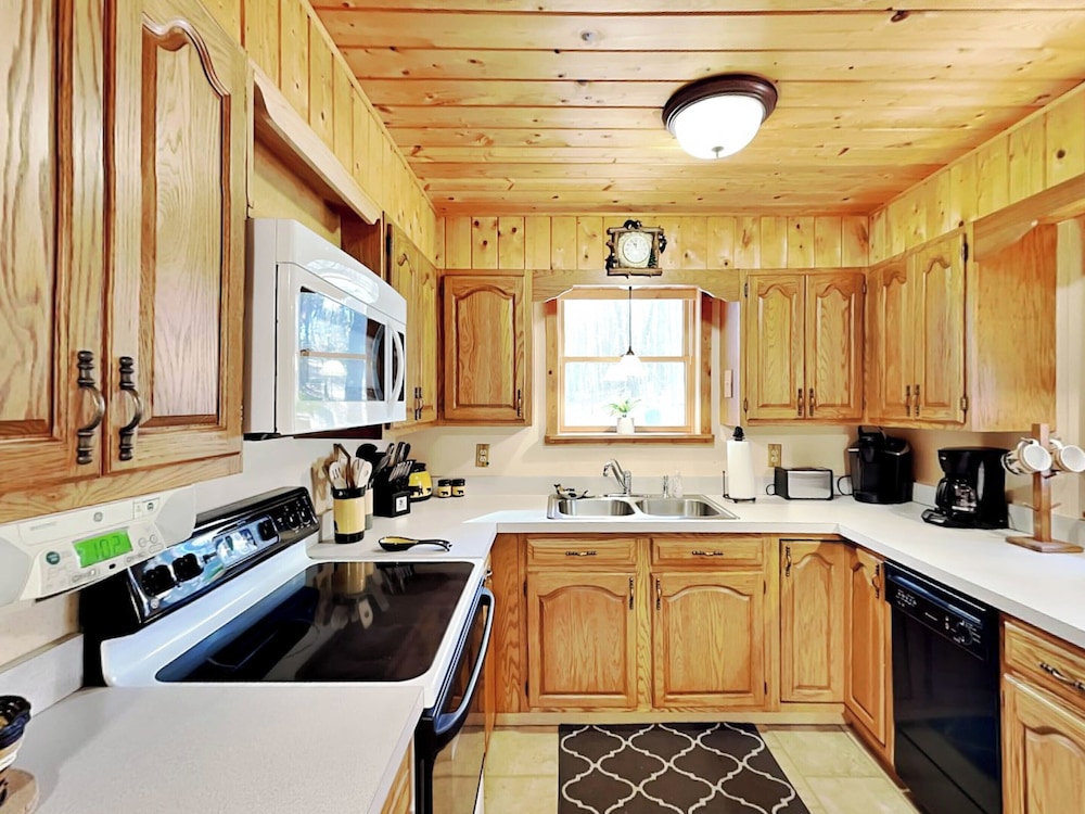 Cozy Cabin by Taylor Made Deep Creek