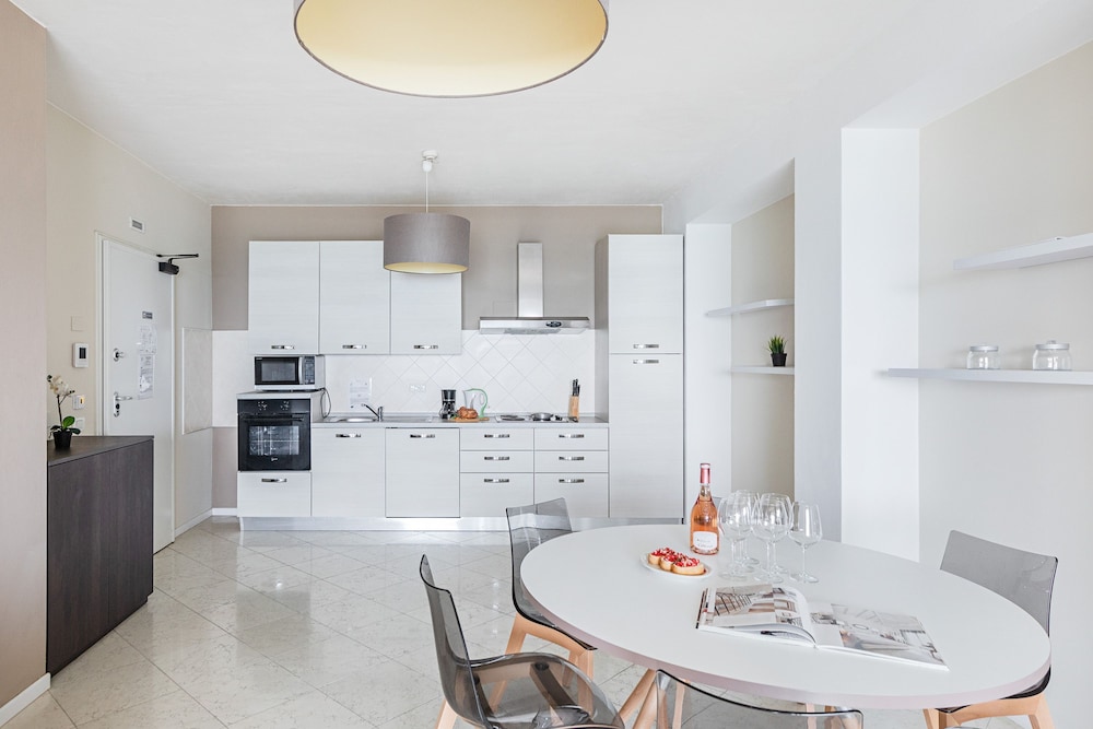 Residenza Miralago - 24 Clodia - Locazione BK